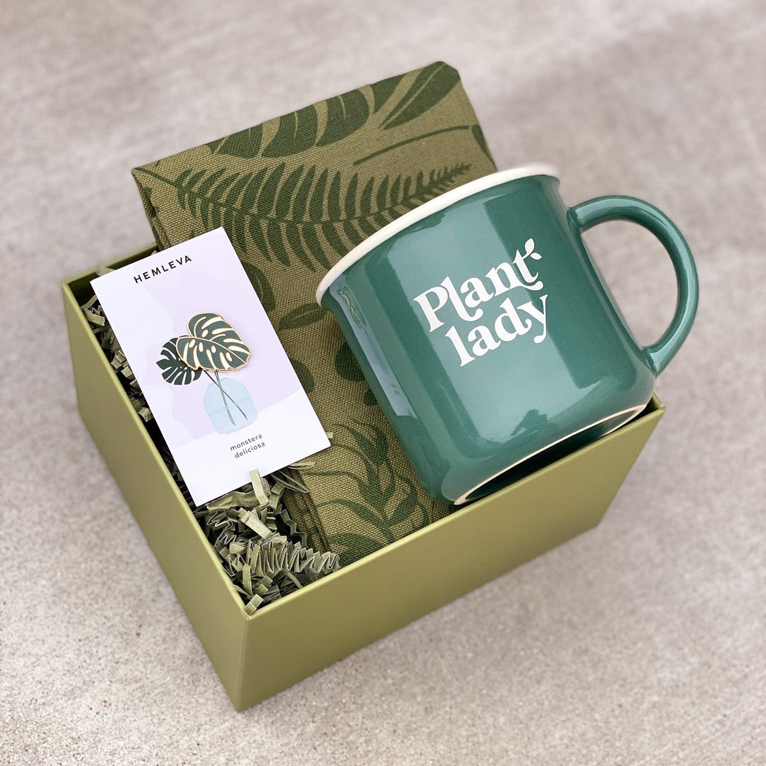 Plant gift box for nature lovers with pin, tea towel and mug